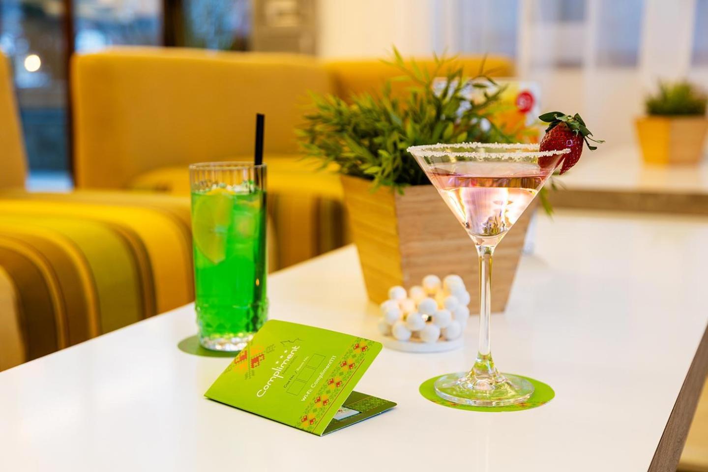 赞美酒店 特里亚夫纳 外观 照片