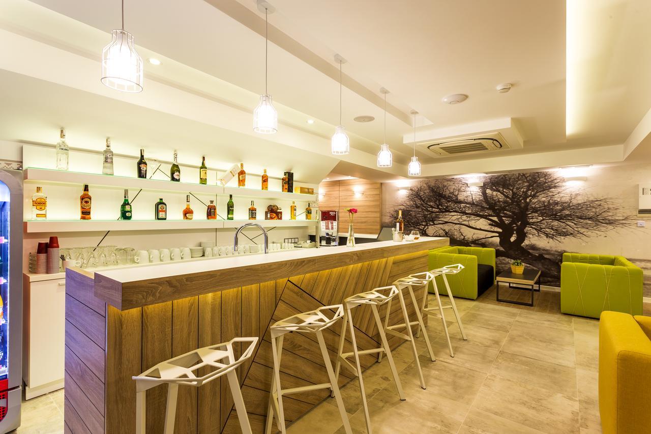 赞美酒店 特里亚夫纳 外观 照片